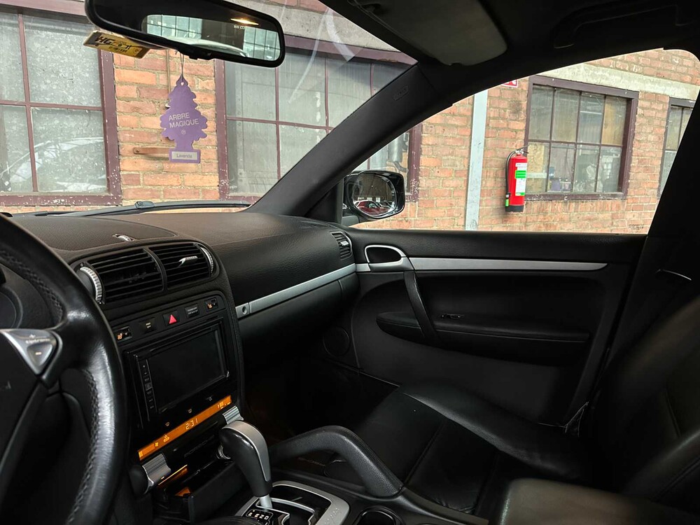 Porsche Cayenne 3.0 D V6 240hp 2009, 82-JDT-1