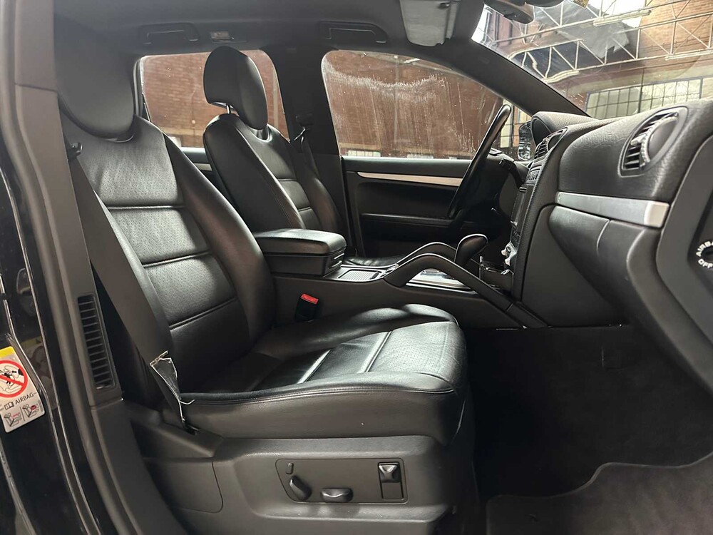 Porsche Cayenne 3.0 D V6 240hp 2009, 82-JDT-1