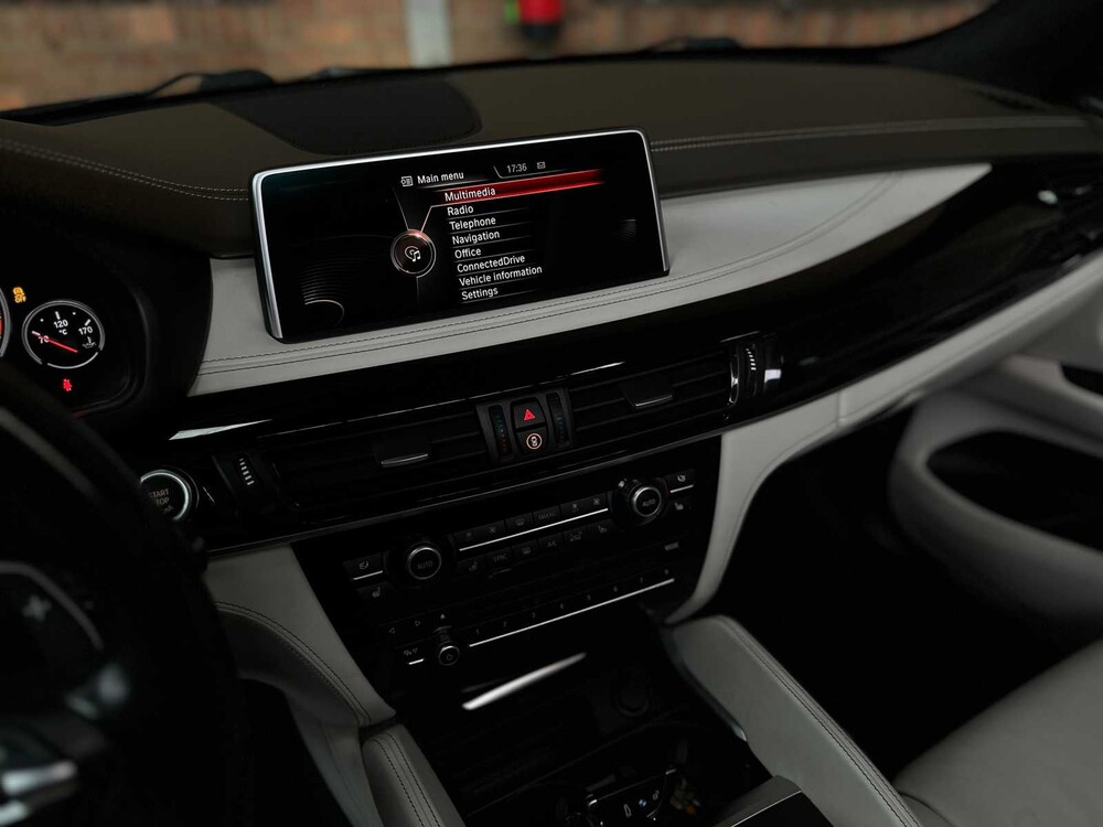 BMW X5M 4.4 V8 M-Sport F85 576pk 2015