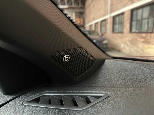 Volkswagen T-Roc R 2.0 TSI 4Motion -AKRAPOVIC- 300pk 2020