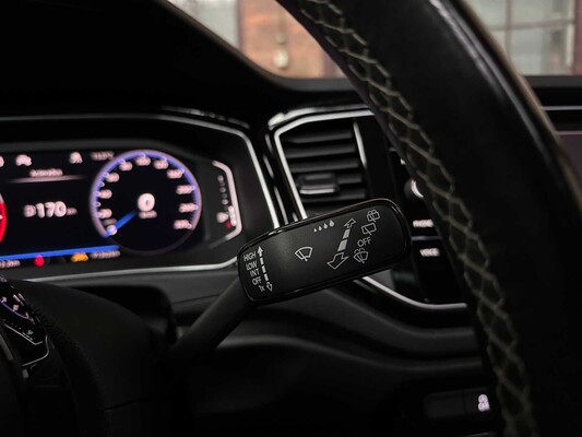 Volkswagen T-Roc R 2.0 TSI 4Motion -AKRAPOVIC- 300pk 2020