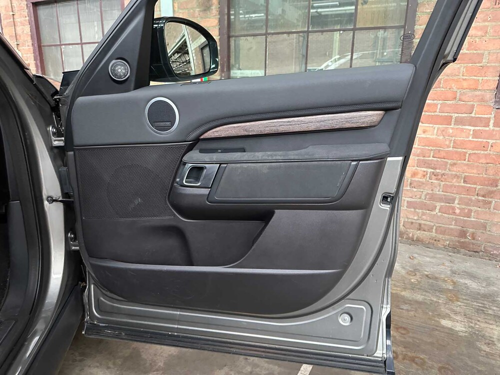 Land Rover Discovery 3.0 Td6 First Edition 7p. 258hp 2017, NT-499-K