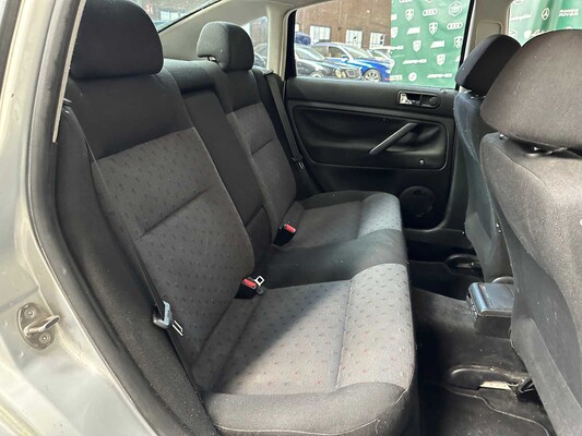 Volkswagen Passat 1.9 TDI Trendline 90pk 2000, 06-FD-FF