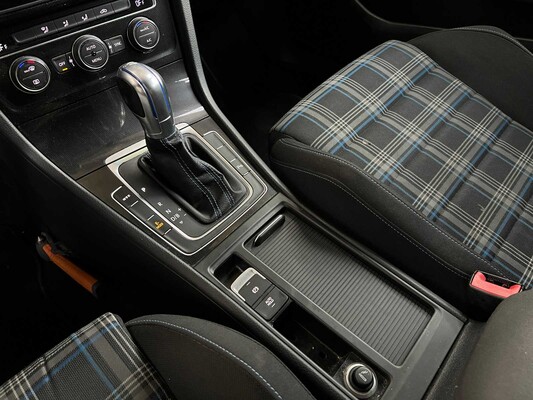 Volkswagen Golf GTE 1.4 TSI 150pk 2015, HB-972-G