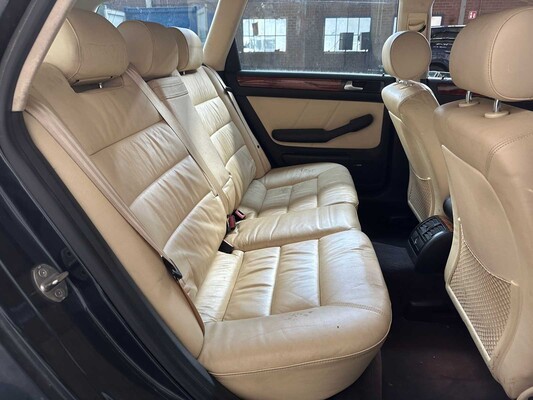 Audi A6 Avant 2.4 Quattro Exclusive 170pk 2002, 14-JP-NK