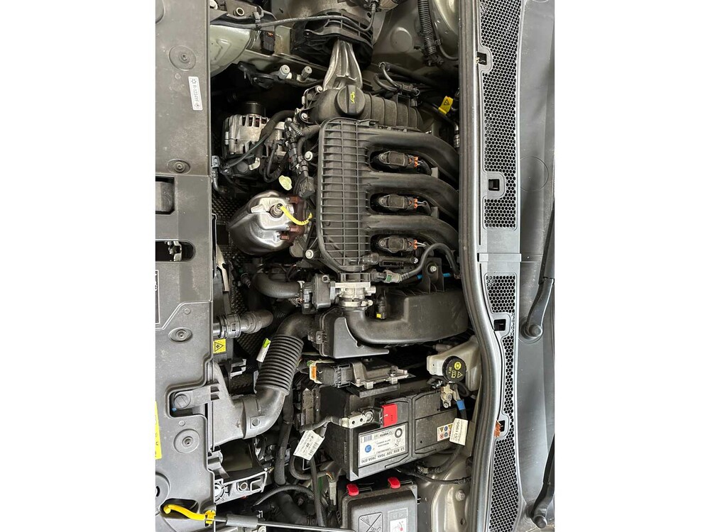 Peugeot 208 1.2 PureTech Style 75pk 2022, S-682-FJ