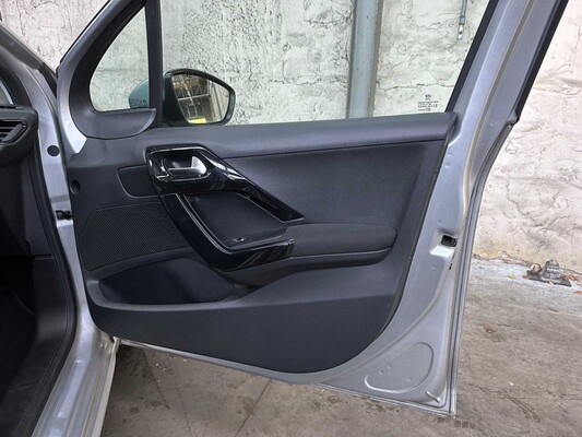 Peugeot 208 1.2 PureTech Allure 82pk 2017, RL-064-L