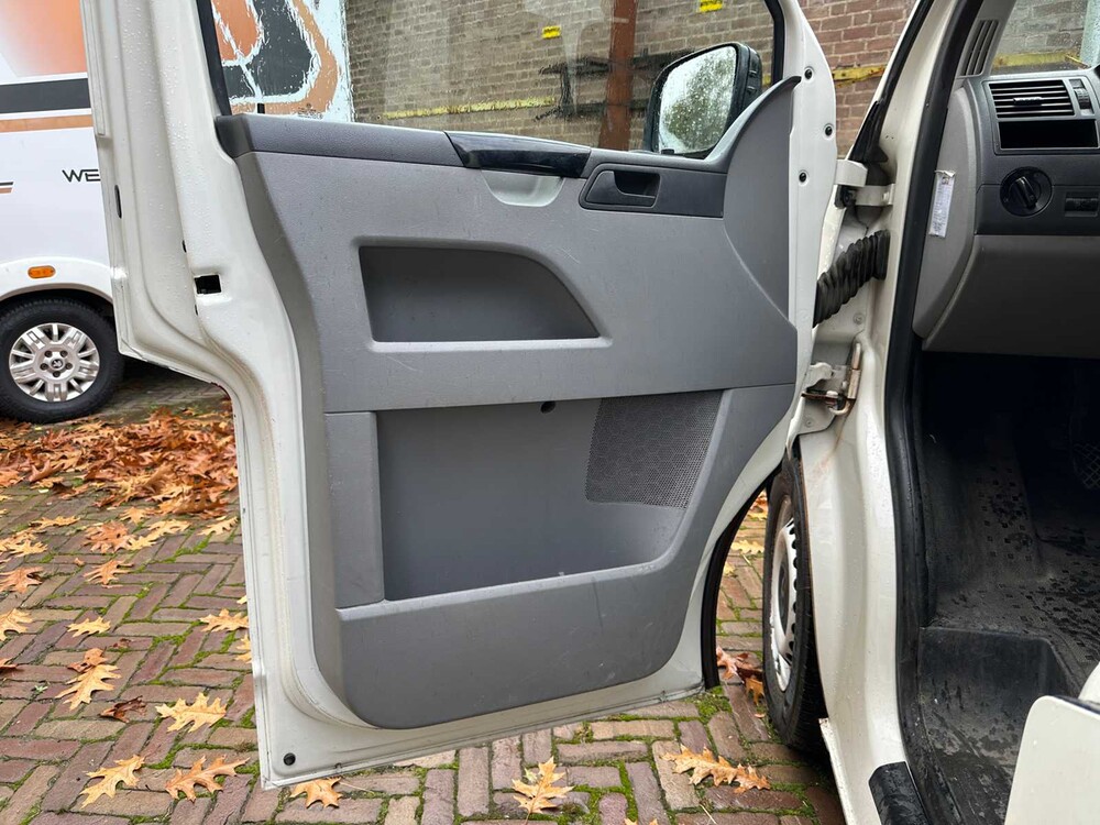 Volkswagen Transporter 2.5 TDI 340 Trend.DC 6-persoons 131pk 2008, 49-VNG-3