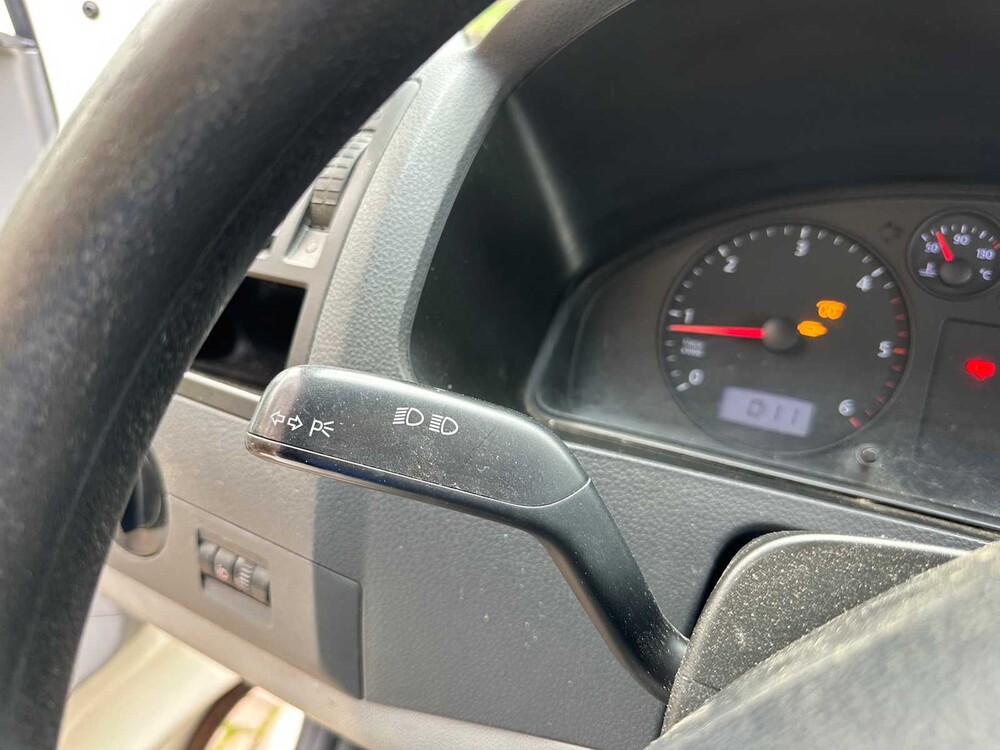 Volkswagen Transporter 2.5 TDI 340 Trend.DC 6-persoons 131pk 2008, 49-VNG-3