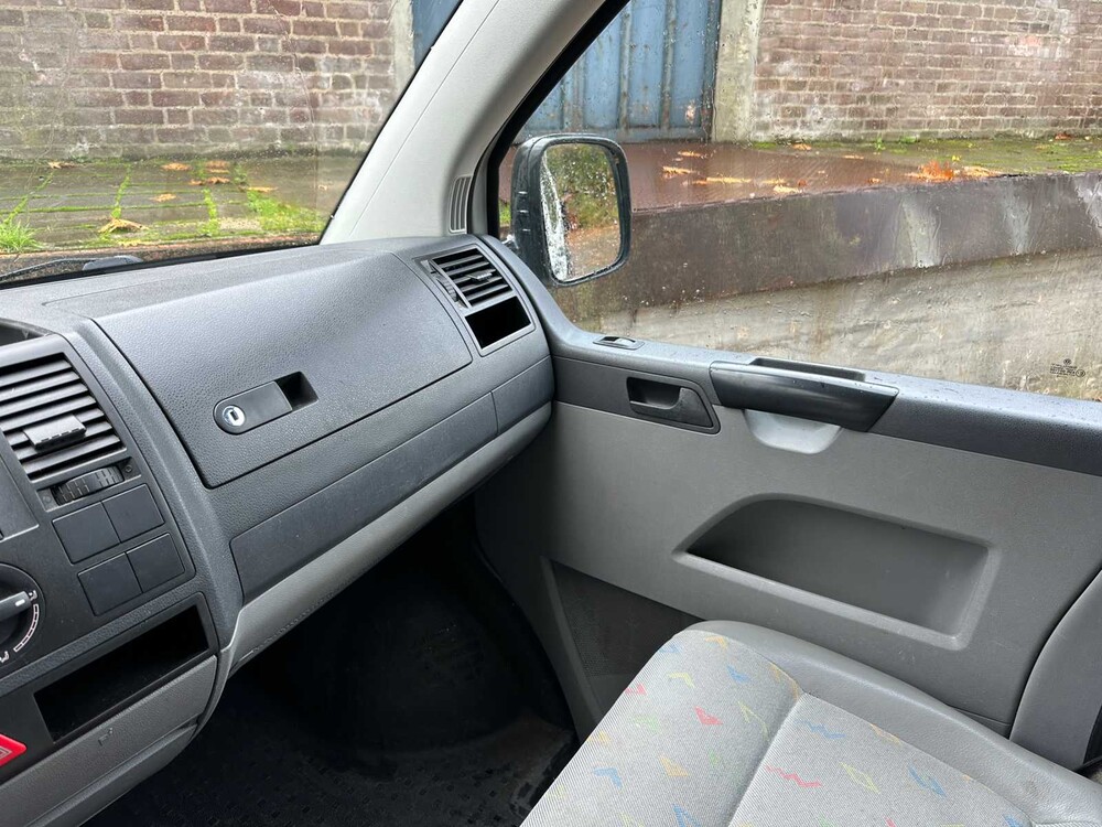 Volkswagen Transporter 2.5 TDI 340 Trend.DC 6-persoons 131pk 2008, 49-VNG-3