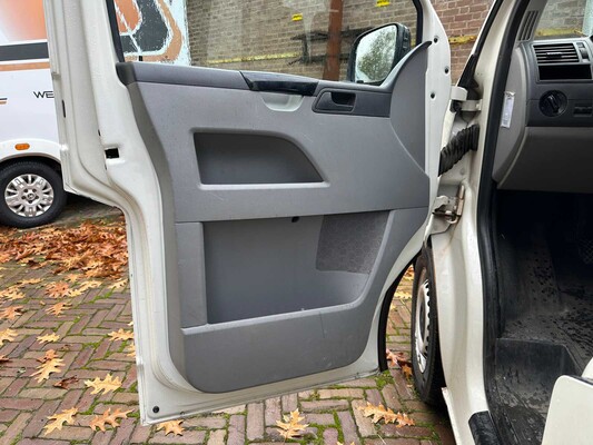 Volkswagen Transporter 2.5 TDI 340 Trend.DC 6-persoons 131pk 2008, 49-VNG-3