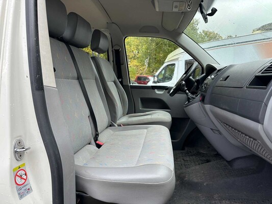 Volkswagen Transporter 2.5 TDI 340 Trend.DC 6-persoons 131pk 2008, 49-VNG-3
