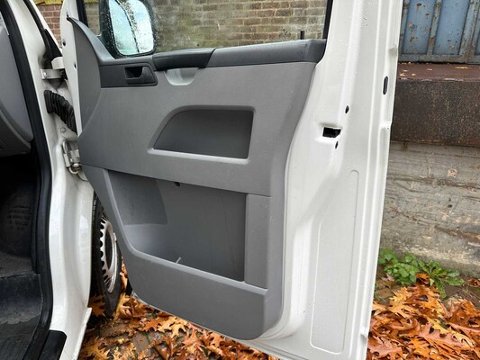 Volkswagen Transporter 2.5 TDI 340 Trend.DC 6-persoons 131pk 2008, 49-VNG-3