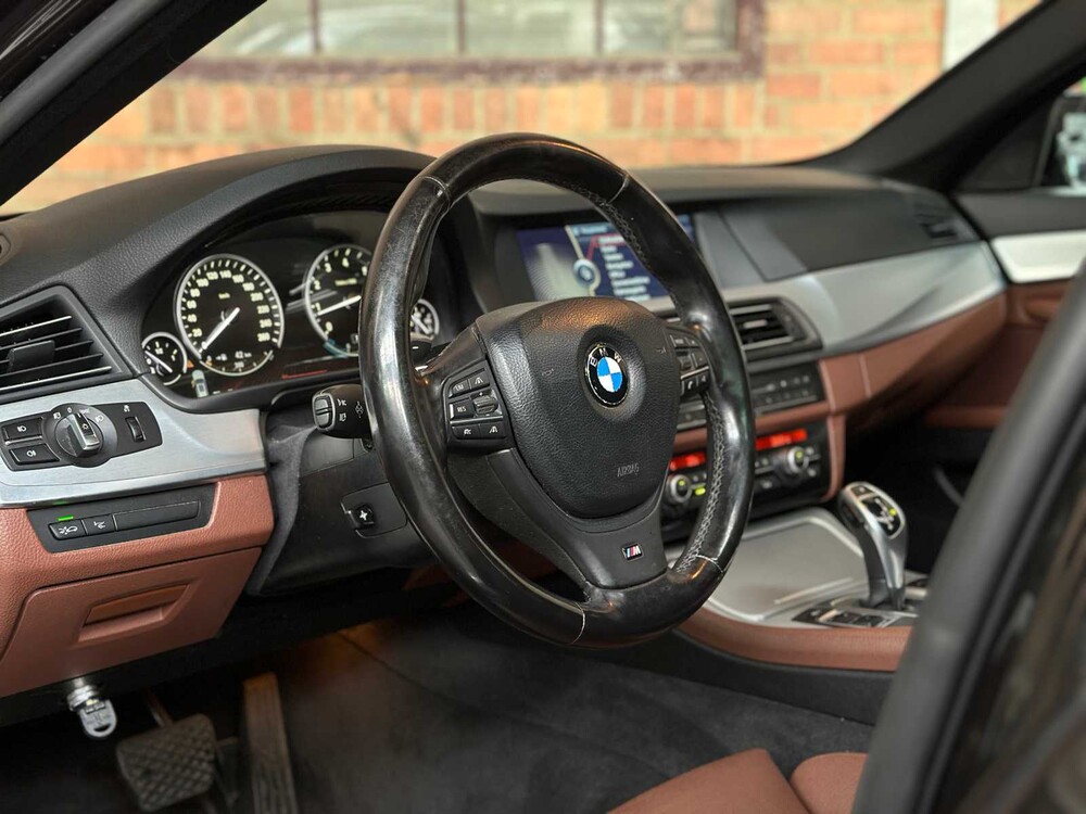 BMW 550i 4.4 V8 High Executive M-Sport F11 408pk 2011 5-serie Touring, HP-259-J