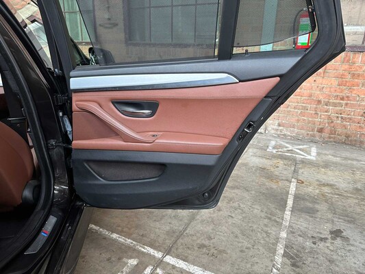 BMW 550i 4.4 V8 High Executive M-Sport F11 408pk 2011 5-serie Touring, HP-259-J