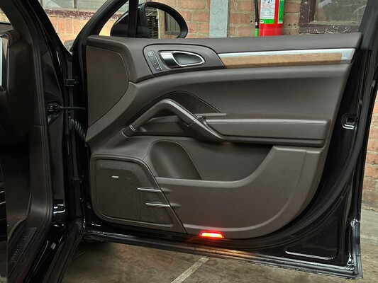 Porsche Cayenne Turbo 4.8 V8 500pk 2011, TB-959-G