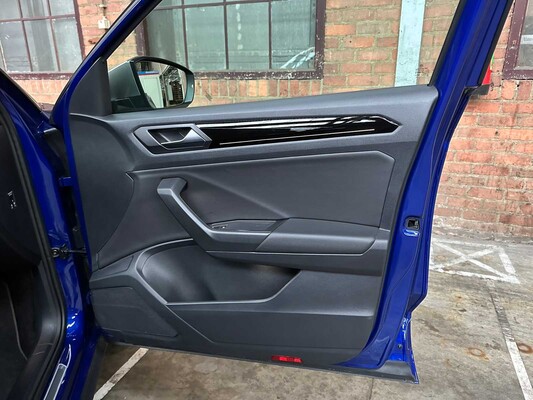 Volkswagen T-Roc R 2.0 TSI 4Motion -AKRAPOVIC- 300pk 2020