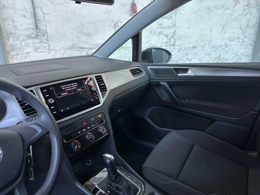 Volkswagen Golf Sportsvan 1.0 TSI Highline 110pk 2018, N-155-RT