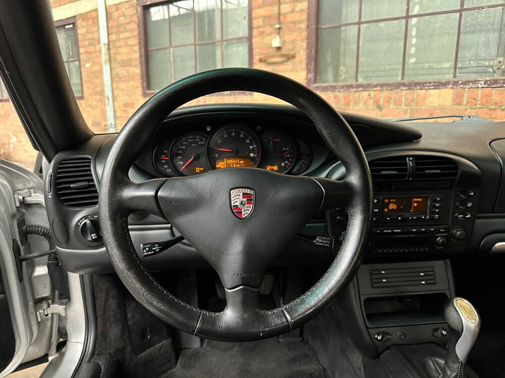 Porsche 911 Cabriolet Carrera 3.6 996 320p 2003 Youngtimer HANDGESCHAKELD