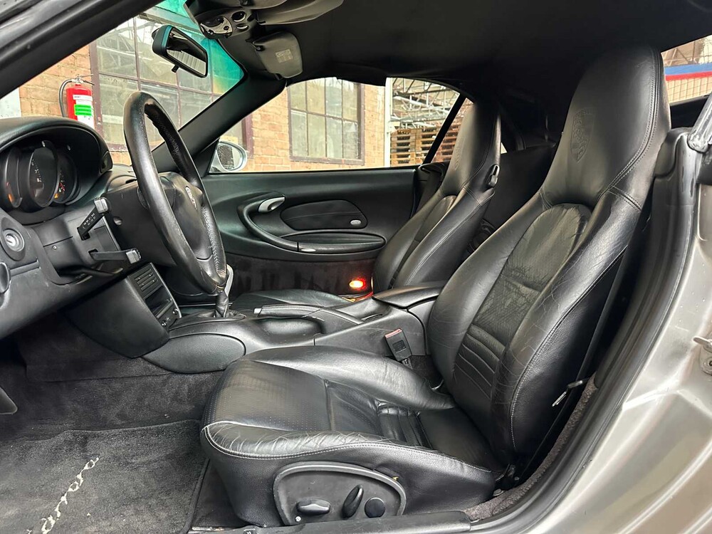 Porsche 911 Cabriolet Carrera 3.6 996 320p 2003 Youngtimer HANDGESCHAKELD