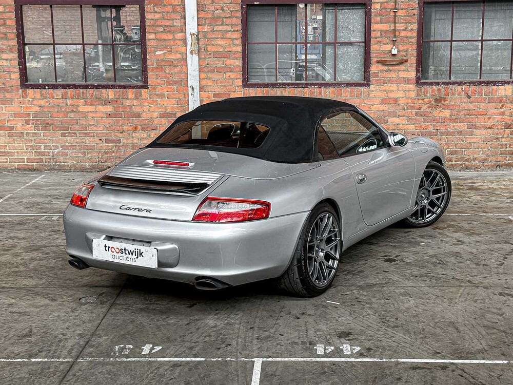 Porsche 911 Cabriolet Carrera 3.6 996 320p 2003 Youngtimer HANDGESCHAKELD
