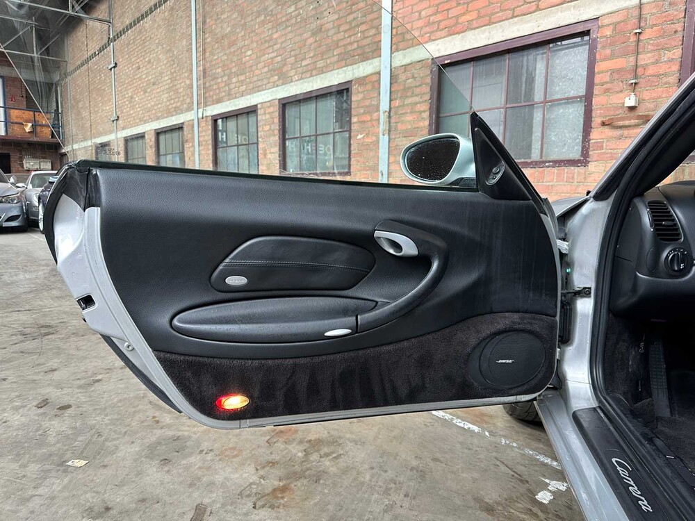 Porsche 911 Cabriolet Carrera 3.6 996 320p 2003 Youngtimer HANDGESCHAKELD