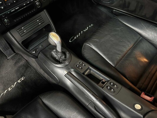 Porsche 911 Cabriolet Carrera 3.6 996 320p 2003 Youngtimer HANDGESCHAKELD