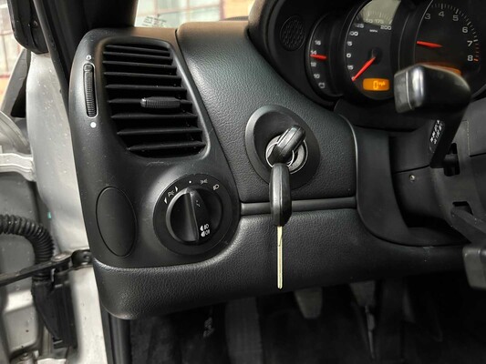 Porsche 911 Cabriolet Carrera 3.6 996 320p 2003 Youngtimer HANDGESCHAKELD