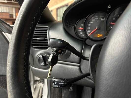 Porsche 911 Cabriolet Carrera 3.6 996 320p 2003 Youngtimer HANDGESCHAKELD