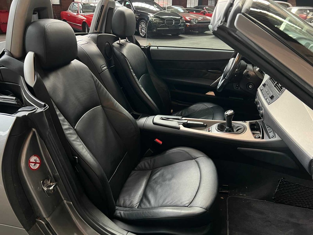 BMW Z4 Roadster 3.0i S 231pk 2004 (Hardtop + Softtop), 36-NV-HZ Youngtimer