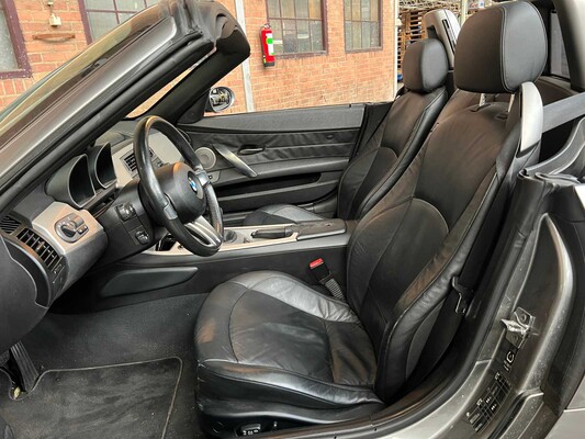 BMW Z4 Roadster 3.0i S 231pk 2004 (Hardtop + Softtop), 36-NV-HZ Youngtimer
