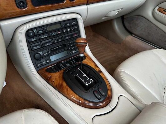 Jaguar XKR 4.0 V8 Convertible  363pk 2001 (LPG) , N-457-KK Youngtimer