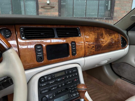 Jaguar XKR 4.0 V8 Convertible  363pk 2001 (LPG) , N-457-KK Youngtimer