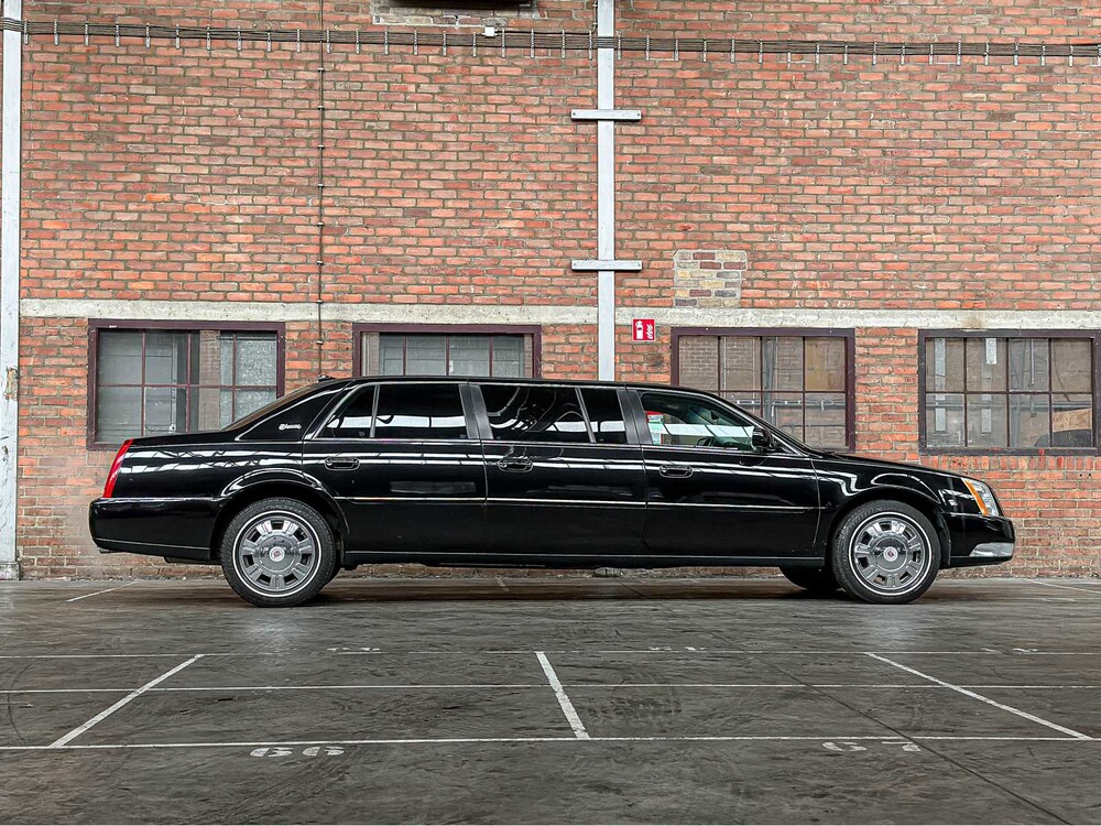 Cadillac Six Door Limousine Superior 6-Deurs 2010 Volgauto