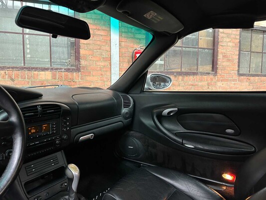 Porsche 911 Cabriolet Carrera 3.6 996 320p 2003 Youngtimer HANDGESCHAKELD