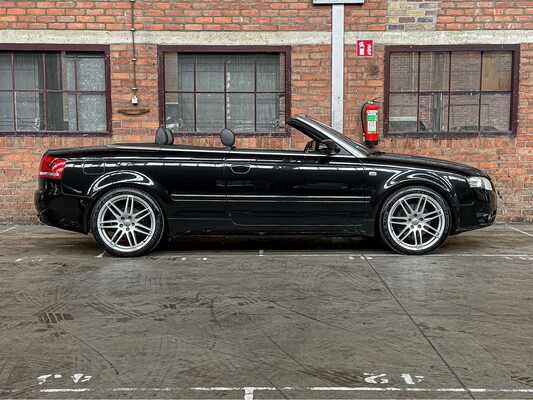 Audi A4 Cabriolet 3.2 FSI V6 Quattro Pro Line 256pk 2006, 70-SR-RL Youngtimer