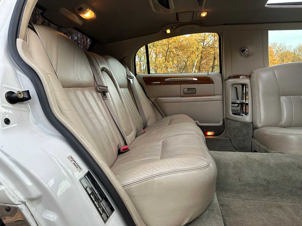 Lincoln Town Car 4.6 V8 Signature (Limousine) 204pk 2003, 62-NG-XN Youngtimer