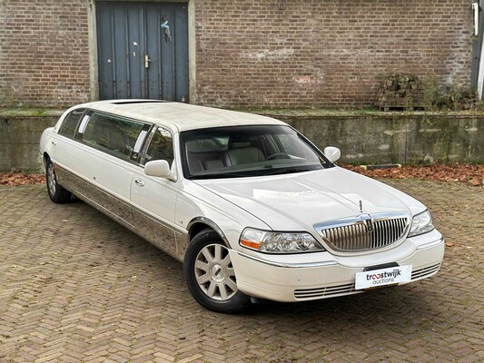 Lincoln Town Car 4.6 V8 Signature (Limousine) 204pk 2003, 62-NG-XN Youngtimer