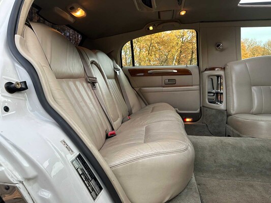 Lincoln Town Car 4.6 V8 Signature (Limousine) 204pk 2003, 62-NG-XN Youngtimer