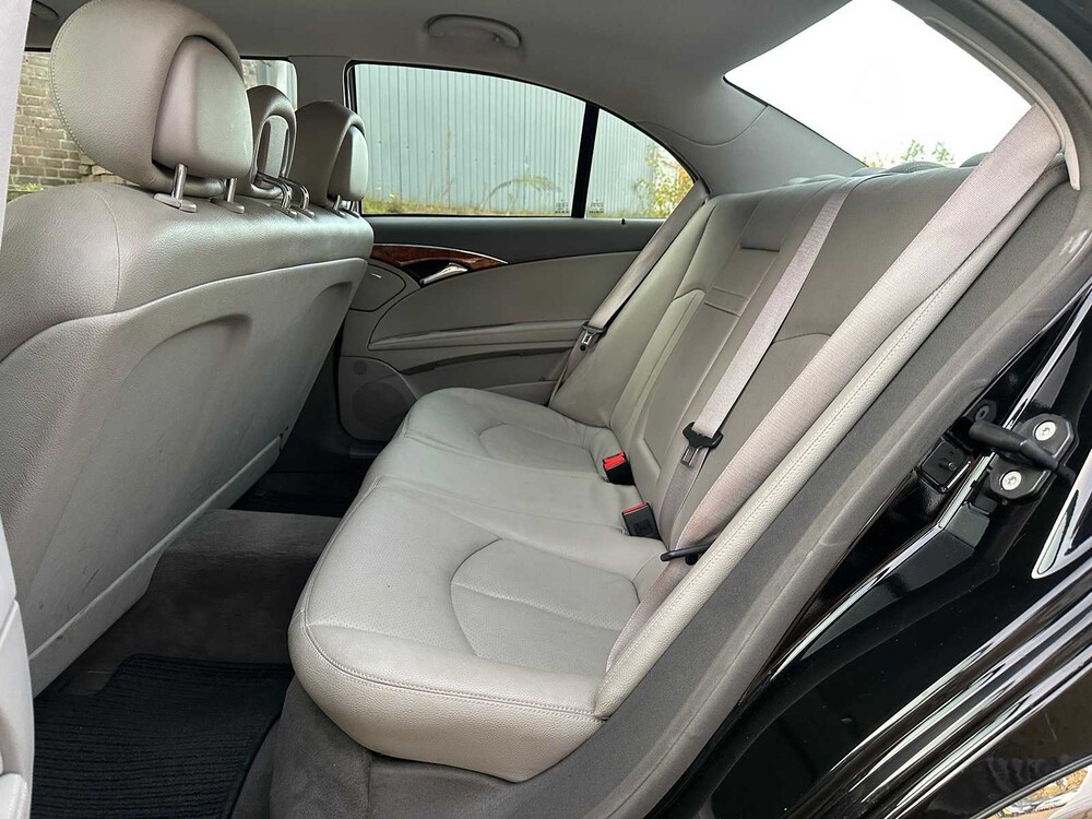 Mercedes-Benz E200 Limousine 2007 E-Klasse (Origineel-NL + 1e Eigenaar), 92-XK-RH Youngtimer