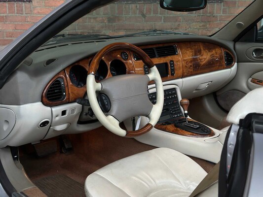 Jaguar XKR 4.0 V8 Convertible 363pk 2001 (LPG) , N-457-KK Youngtimer