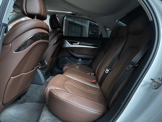 Audi A8 4.2 FSI V8 Quattro 372pk 2011