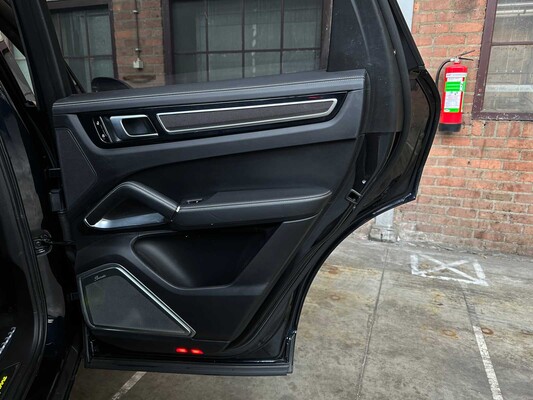 Porsche Cayenne Coupe Turbo S E-Hybrid 4.0 V8 -TECHART CARBON- 680pk 2020 (Origineel-NL), J-707-RT