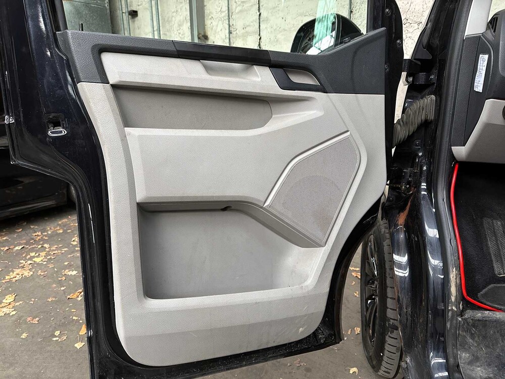 Volkswagen Transporter T6 2.0 TDI L2H1 Dubbele cabine Highline DSG 204pk 2016, VV-193-B