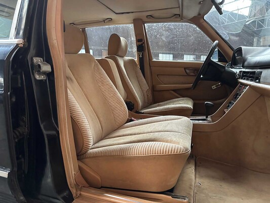 Mercedes-Benz 280 SEL