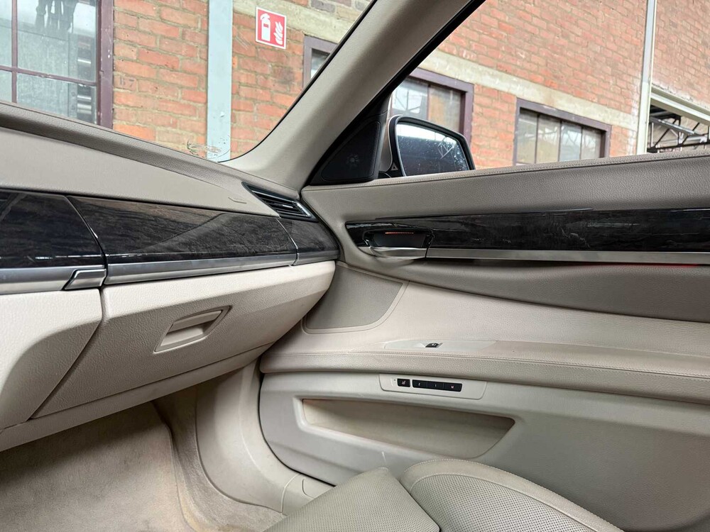 BMW 750i xDrive High 4,4 V8 Executive 408 PS 2010 7er, L-524-ZV