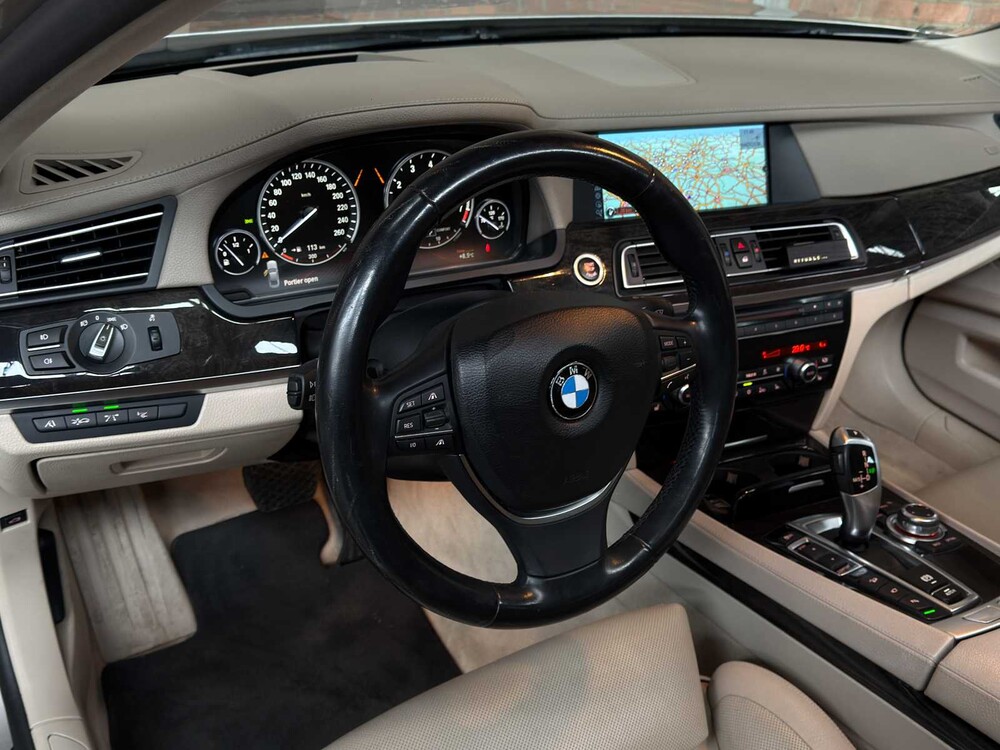 BMW 750i xDrive High 4,4 V8 Executive 408 PS 2010 7er, L-524-ZV