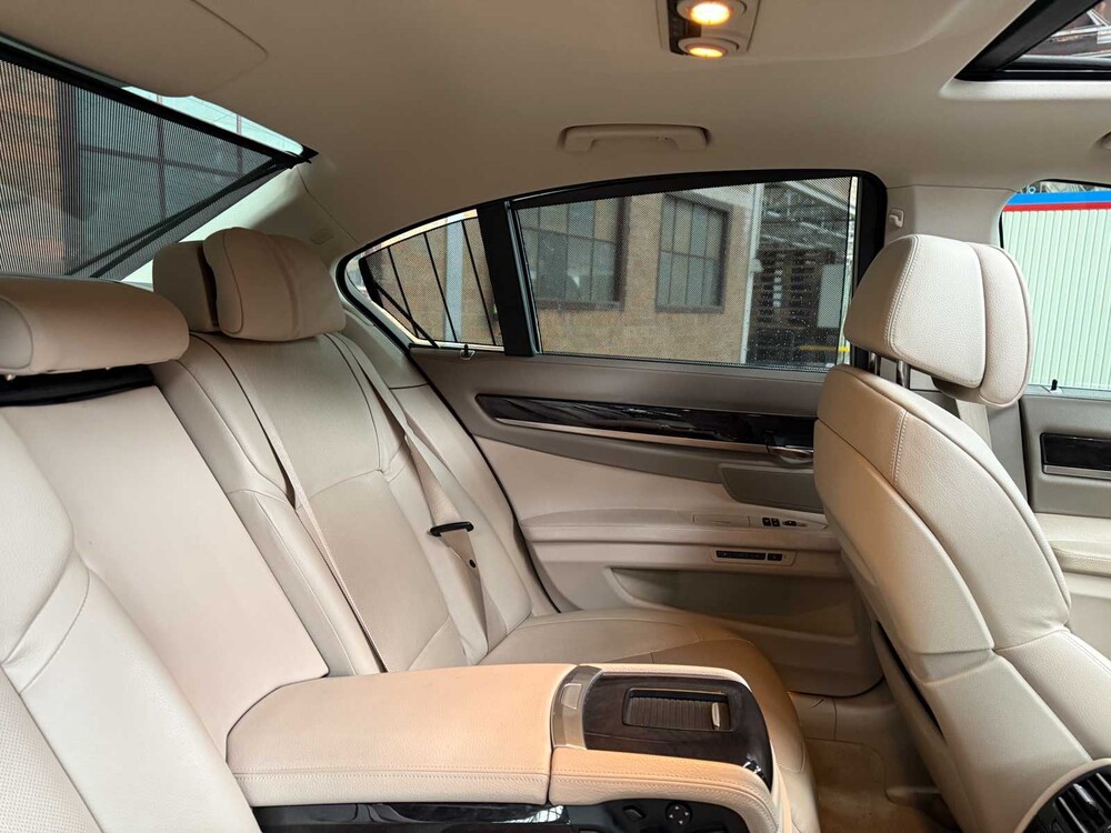 BMW 750i xDrive High 4,4 V8 Executive 408 PS 2010 7er, L-524-ZV