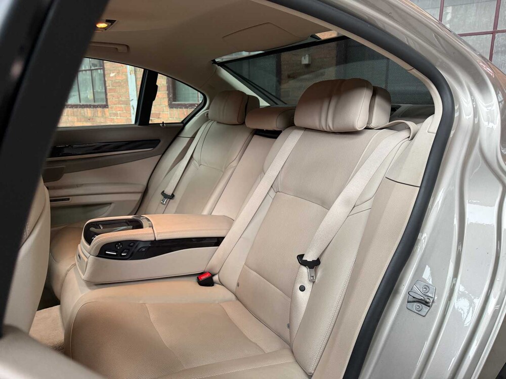 BMW 750i xDrive High 4,4 V8 Executive 408 PS 2010 7er, L-524-ZV