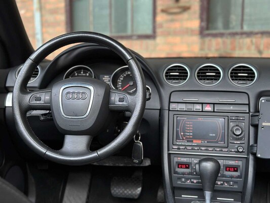 Audi A4 Cabriolet 3.2 FSI V6 Quattro Pro Line 256pk 2006, 70-SR-RL Youngtimer